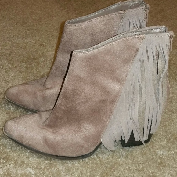 🌺Women’s Tan Fringe Bootie, Sz 6.5 - Picture 2 of 3